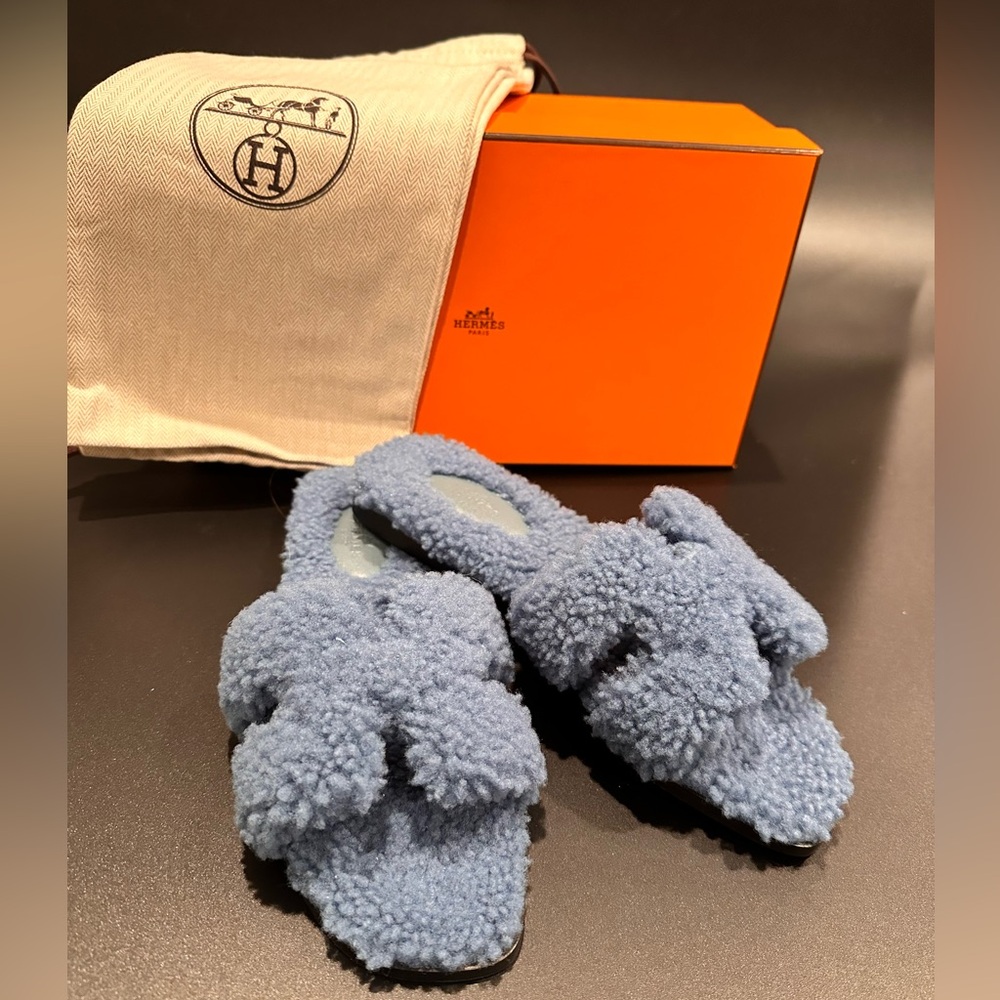NIB Hermes Oran shearling sandals